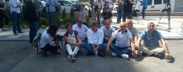 Kurultay isteyen CHP'liler açlık grevinde