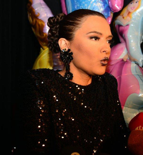 Yeşim Salkım: Demet Akalın sanatçı değil