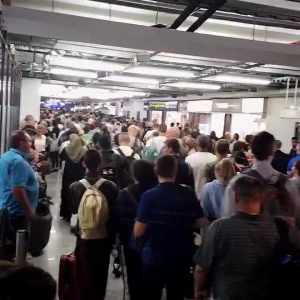 Frankfurt Havalimanı'nda tahliye alarmı