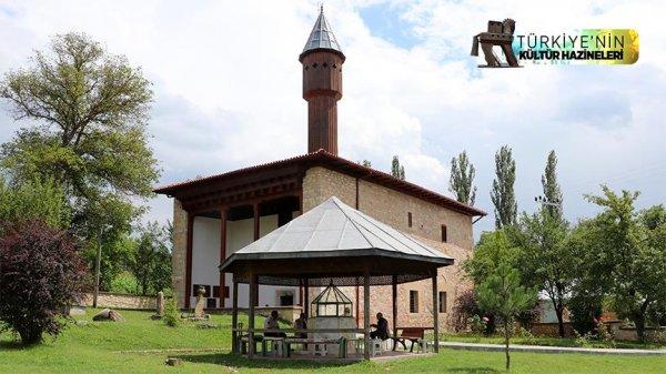 Çivisiz cami yıllara meydan okuyor