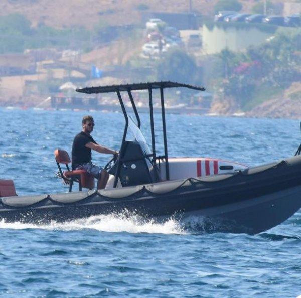 Kıvanç Tatlıtuğ av botu aldı