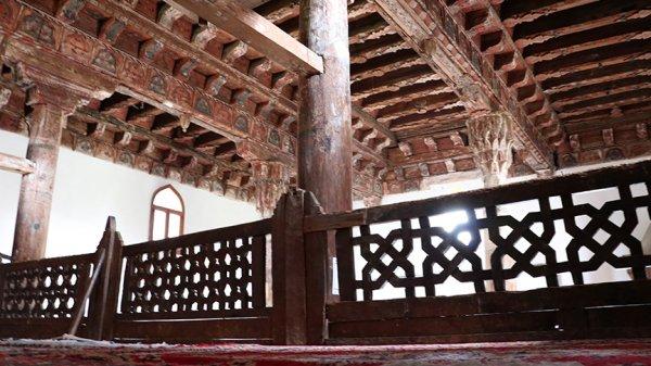 Çivisiz cami yıllara meydan okuyor