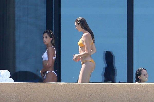 Sylvester Stallone kızlarıyla tatilde