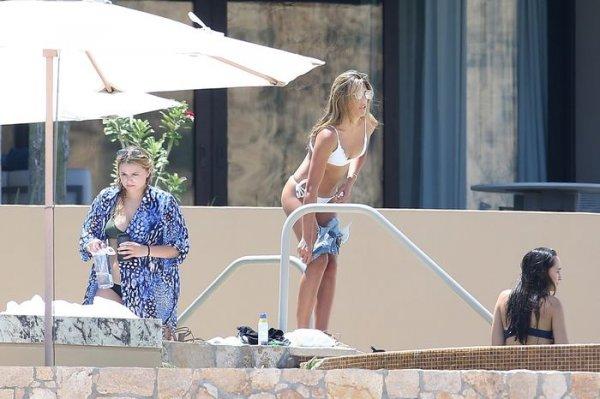 Sylvester Stallone kızlarıyla tatilde