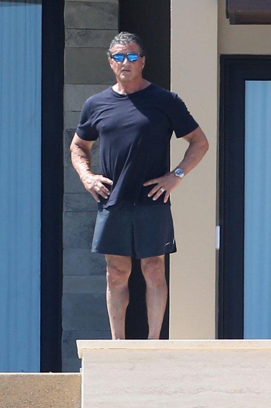 Sylvester Stallone kızlarıyla tatilde