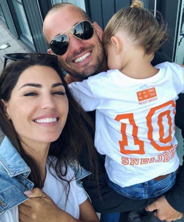 Sneijder'dan boşanıyor iddialarına cevap
