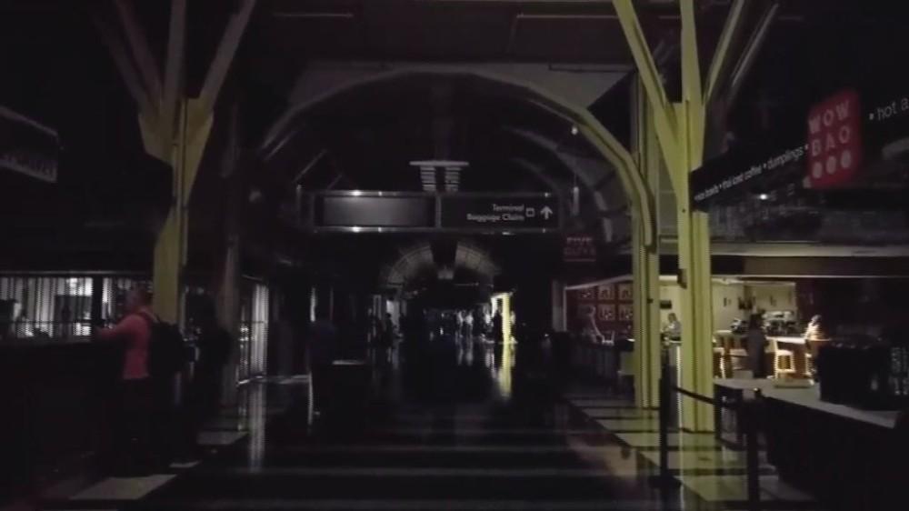 Washington’da havaalanı karanlıkta kaldı