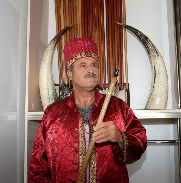 Bastonları taş işçiliğiyle süslüyorlar