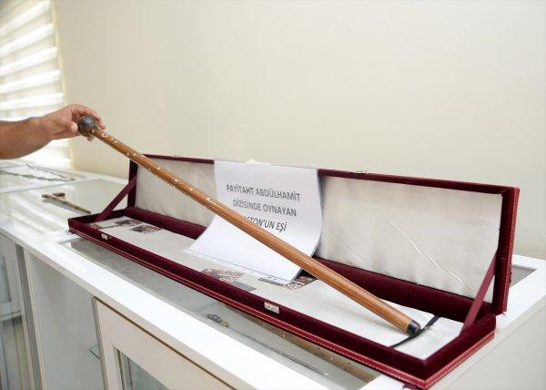 Bastonları taş işçiliğiyle süslüyorlar