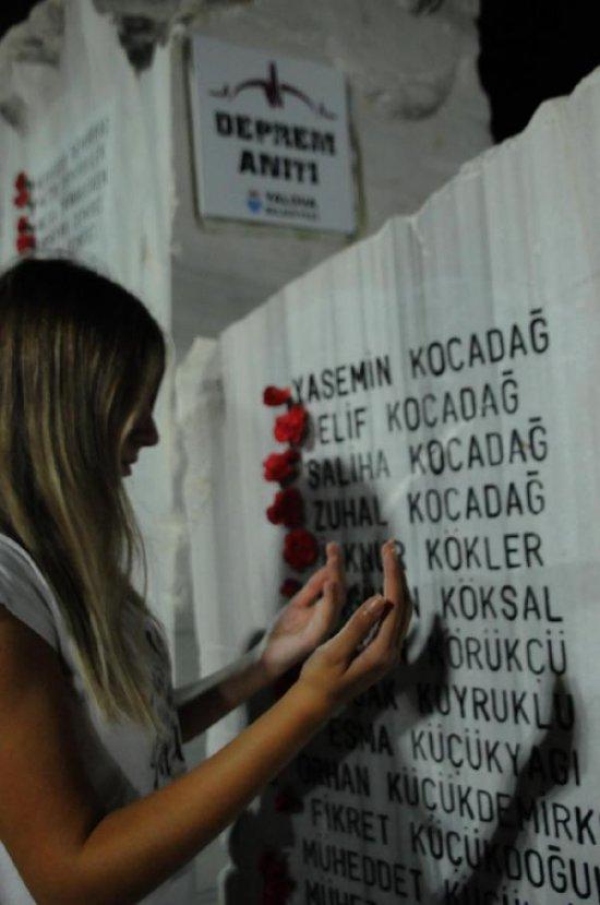 17 Ağustos depreminde hayatını kaybedenler anıldı