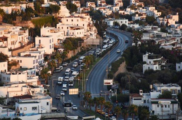 Tatil merkezlerinde bayram trafiği arttı