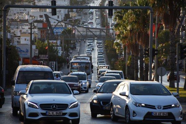 Tatil merkezlerinde bayram trafiği arttı