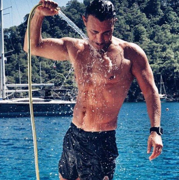 Mustafa Sandal'dan vücut şov