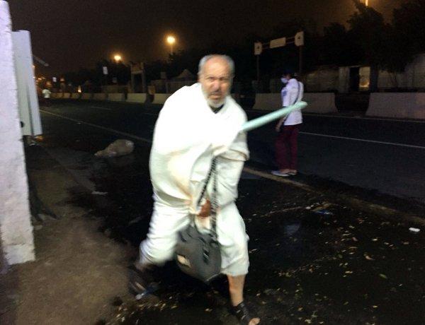 Hacı adayları Arafat yolunda fırtınaya yakalandı