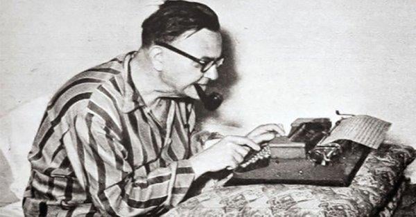 Nurullah  Ataç eserlerinden düşüncelerini içeren 15 alıntı