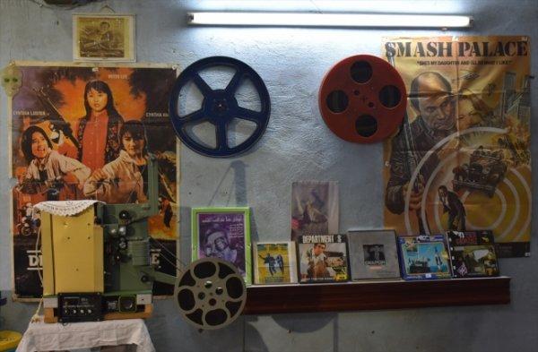 Sinema tutkunu evini müzeye çevirdi