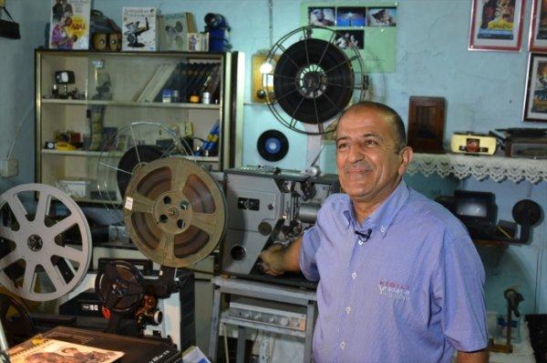 Sinema tutkunu evini müzeye çevirdi