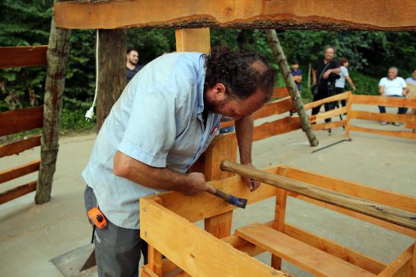 Rize'nin bayram eğlencesi: Ahşap dönme dolap