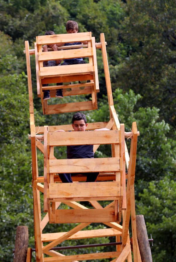 Rize'nin bayram eğlencesi: Ahşap dönme dolap