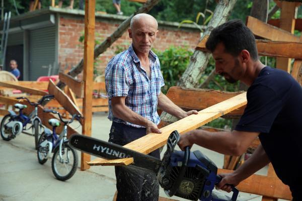 Rize'nin bayram eğlencesi: Ahşap dönme dolap