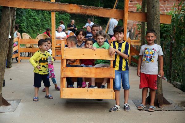Rize'nin bayram eğlencesi: Ahşap dönme dolap