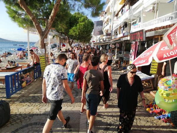 8 bin yatak kapasiteli Avşa'ya 150 bin tatilci gitti