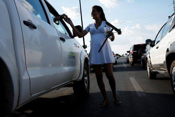 Venezuela'da halk yoksulluk nedeniyle göç ediyor