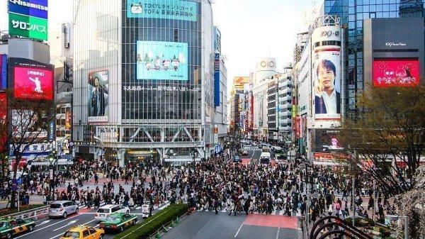 Dünyanın en kalabalık yaya geçidi Tokyo’da