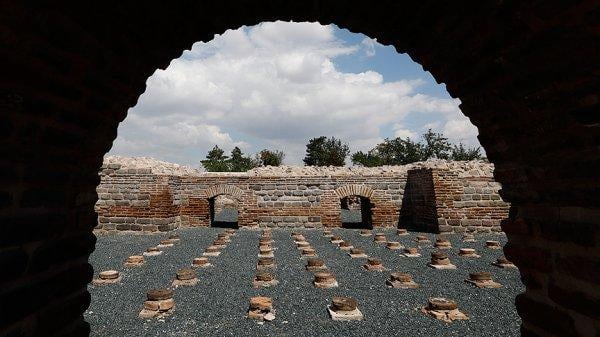 Roma Hamamı tarihe ışık tutuyor