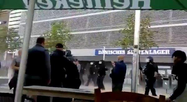 Almanya’da aşırı sağcılardan göçmenlere saldırı