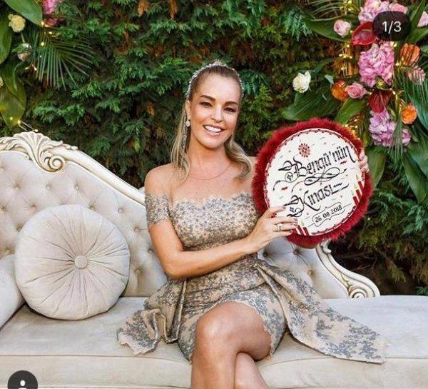 Bengü kına gecesi yaptı