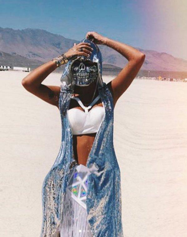 Süreyya Yalçın'ın pırlantalı iskelet maskesi