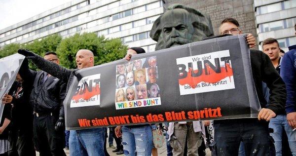 Almanya'daki eylemlerde Nazi selamı