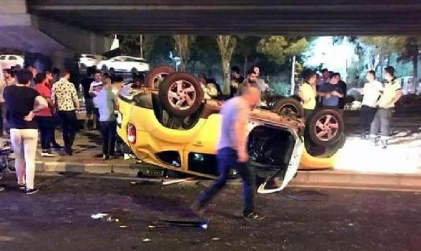 Oyuncu Sefa Zengin ile eşi ve kızı, kazada yaralandı