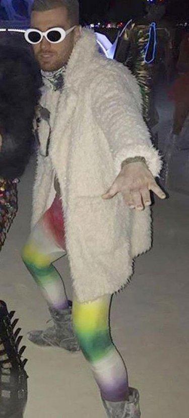 Oğulcan Engin tayt giydi