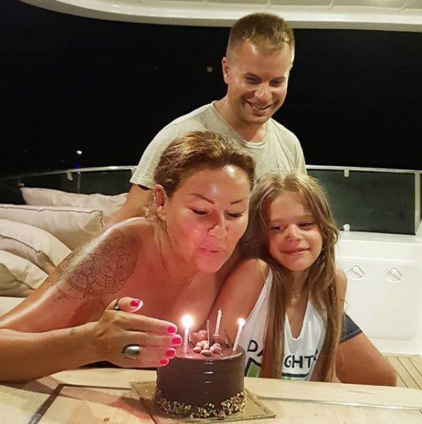 Pınar Altuğ 44. yaş pastasını üfledi