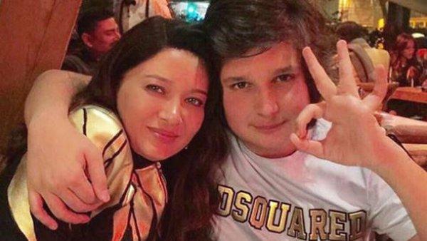 Nurgül Yeşilçay oğlunu kraliçeye emanet etti