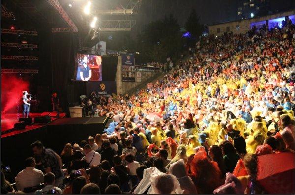 Koray Avcı'yı yağmur bile durduramadı