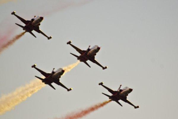 Türk Yıldızları'ndan nefes kesen gösteri