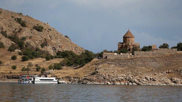 Akdamar'da 3 yıl aradan sonra ilk ayin