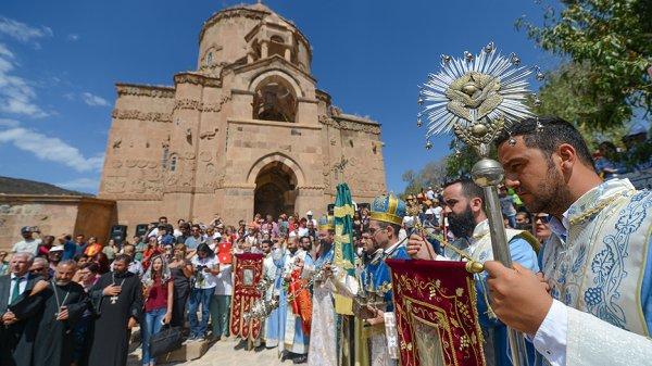 Akdamar'da 3 yıl aradan sonra ilk ayin