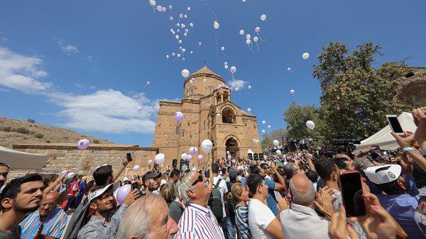 Akdamar'da 3 yıl aradan sonra ilk ayin