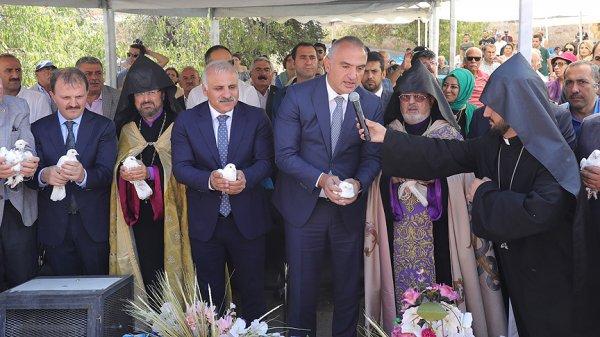 Akdamar'da 3 yıl aradan sonra ilk ayin