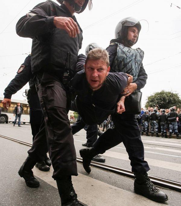 Rusya'da emeklilik yaşı protestosu