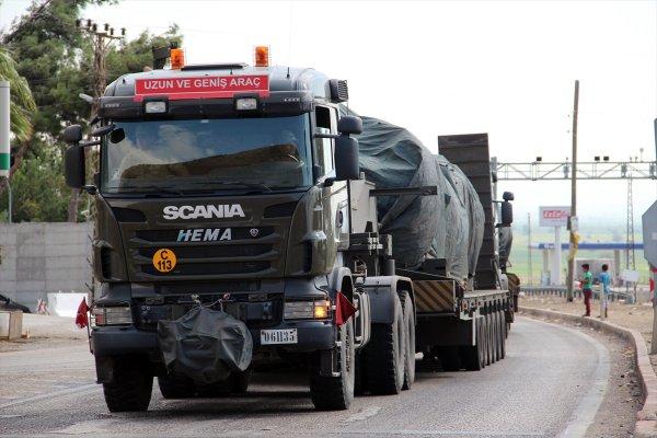 Suriye sınırına tank ve fırtına obüsü sevkiyatı yapıldı