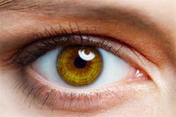 Göz seğirmesi nedir