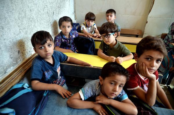 İdlib'de okula giden çocuklar