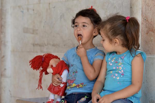 İdlib'de okula giden çocuklar