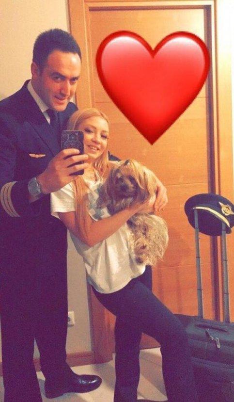 Ece Seçkin nişanlanıyor