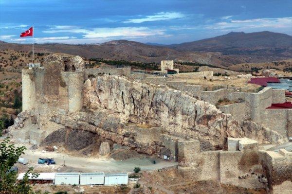 Harput Kalesi'nde açık hava sunak alanı bulundu